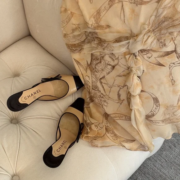 Rare Vintage CHANEL Heels - Picture 2 of 5